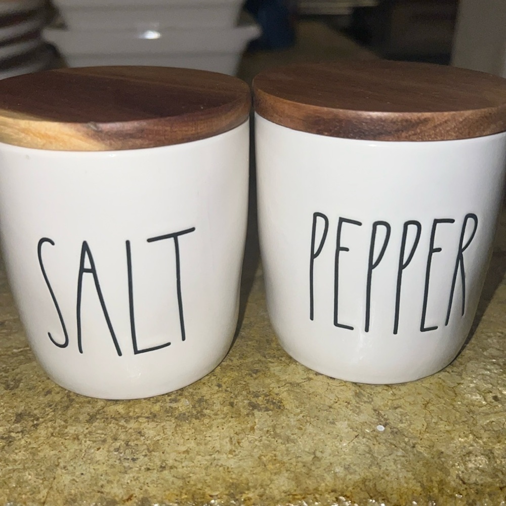 Rae Dunn Salt pepper